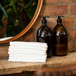 SCRUMMI Original Waffle Hair Towels White – 50 Serviettes jetables biodégradables blanches