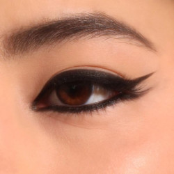 MOIRA statement shimmer liner (011, black pearl)