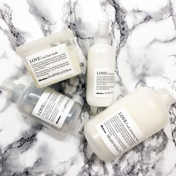 ELLEBeautyCrush-la-gamme-LOVE-CURL-de-Davines-pour-de-jolies-boucles-dessinees