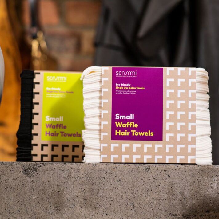 SCRUMMI Small Waffle Hair Towels White – 50 Petites Serviettes Jetables Blanches